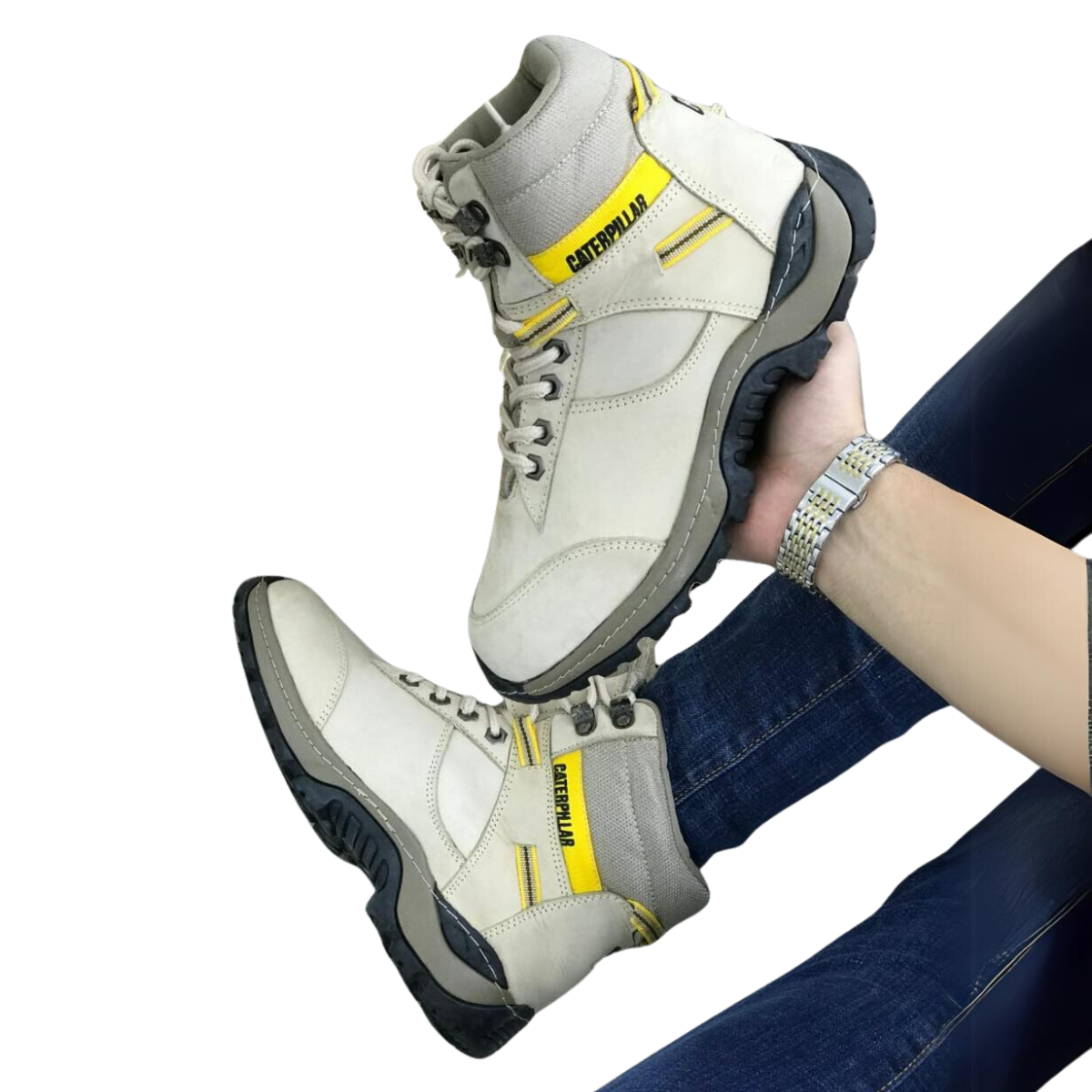 características como puntera de acero, ideal para quienes buscan un calzado que combine seguridad y estilo.  Estilo y comodidad Además de ser resistentes, las Botas Caterpillar Hombre O ofrecen un estilo inconfundible. Su diseño robusto y versátil las convierte en una opción ideal para cualquier situación, desde un entorno laboral hasta una salida casual. Y no podemos olvidar la comodidad que ofrecen, lo que las hace perfectas para largos días de uso.  Precio de Botas Caterpillar O y Ofertas Uno de los factores más importantes al elegir Botas Caterpillar Hombre O es el precio. En Onlineshoppingcenterg, te ofrecemos Botas Caterpillar Hombre O a precios competitivos, asegurando que obtendrás un excelente valor por tu dinero.  Botas Caterpillar Hombre Precio En nuestra tienda, puedes encontrar una amplia gama de Botas Caterpillar Hombre o con diferentes opciones de precios. Ya sea que estés buscando un modelo específico o simplemente quieras explorar nuestras ofertas, tenemos lo que necesitas.  Botas Caterpillar O Precio: Nuestros precios comienzan desde [inserte aquí un precio atractivo], y ofrecemos opciones para todos los presupuestos. Botas Caterpillar hombre oferta: Aprovecha nuestras promociones especiales y encuentra Botas Caterpillar Hombre O a precios aún más bajos. Precio de Botas Caterpillar O en Colombia Si te encuentras en Colombia, te alegrará saber que ofrecemos Botas Caterpillar Hombre O con envío rápido y seguro a cualquier parte del país. Ya sea que estés en Bogotá, Medellín o cualquier otra ciudad, te aseguramos una experiencia de compra sencilla y satisfactoria.  Botas Caterpillar O Precio Colombia: En Onlineshoppingcenterg, ofrecemos precios competitivos y diversas opciones de pago para que puedas adquirir tus botas de manera segura y conveniente.